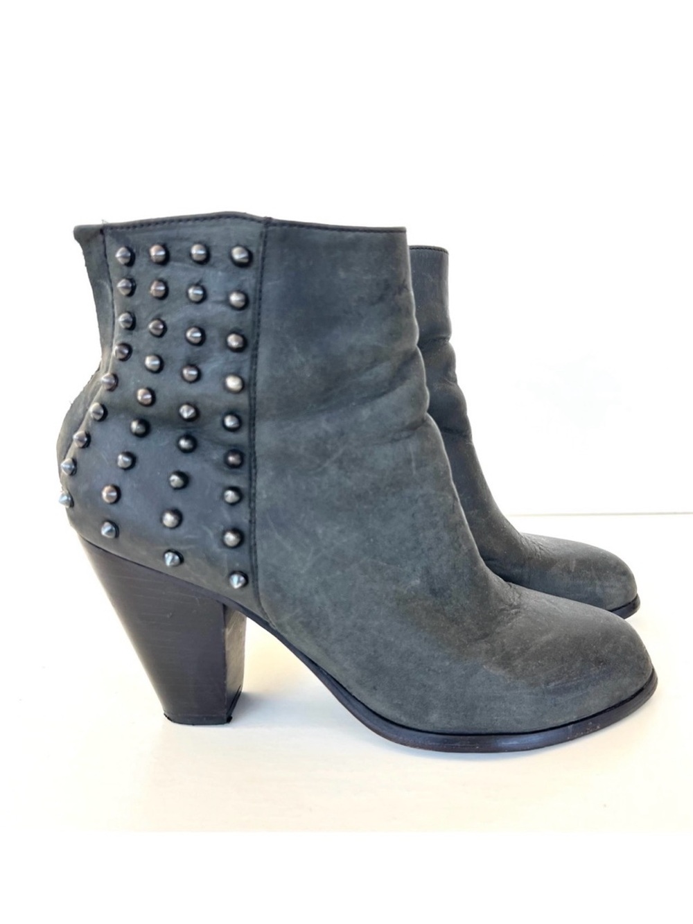 STEVE MADDEN Acedd Black Leather Gunmetal Studded Distress Moto Ankle Boots Sz 8